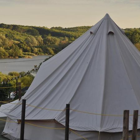 Walnut Tree Glamping 호텔 Sturry 외부 사진